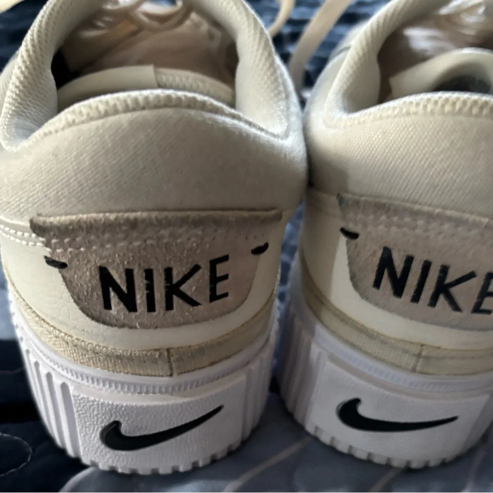 Nike Ivory Courts Legacy Lift ladies sz 10.5